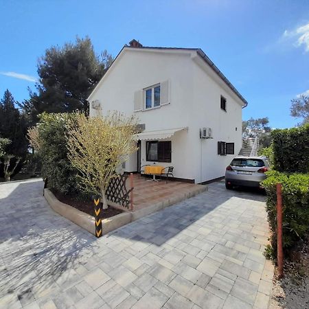 Lovely Studio Malina Close To The Beach Крк Екстер'єр фото