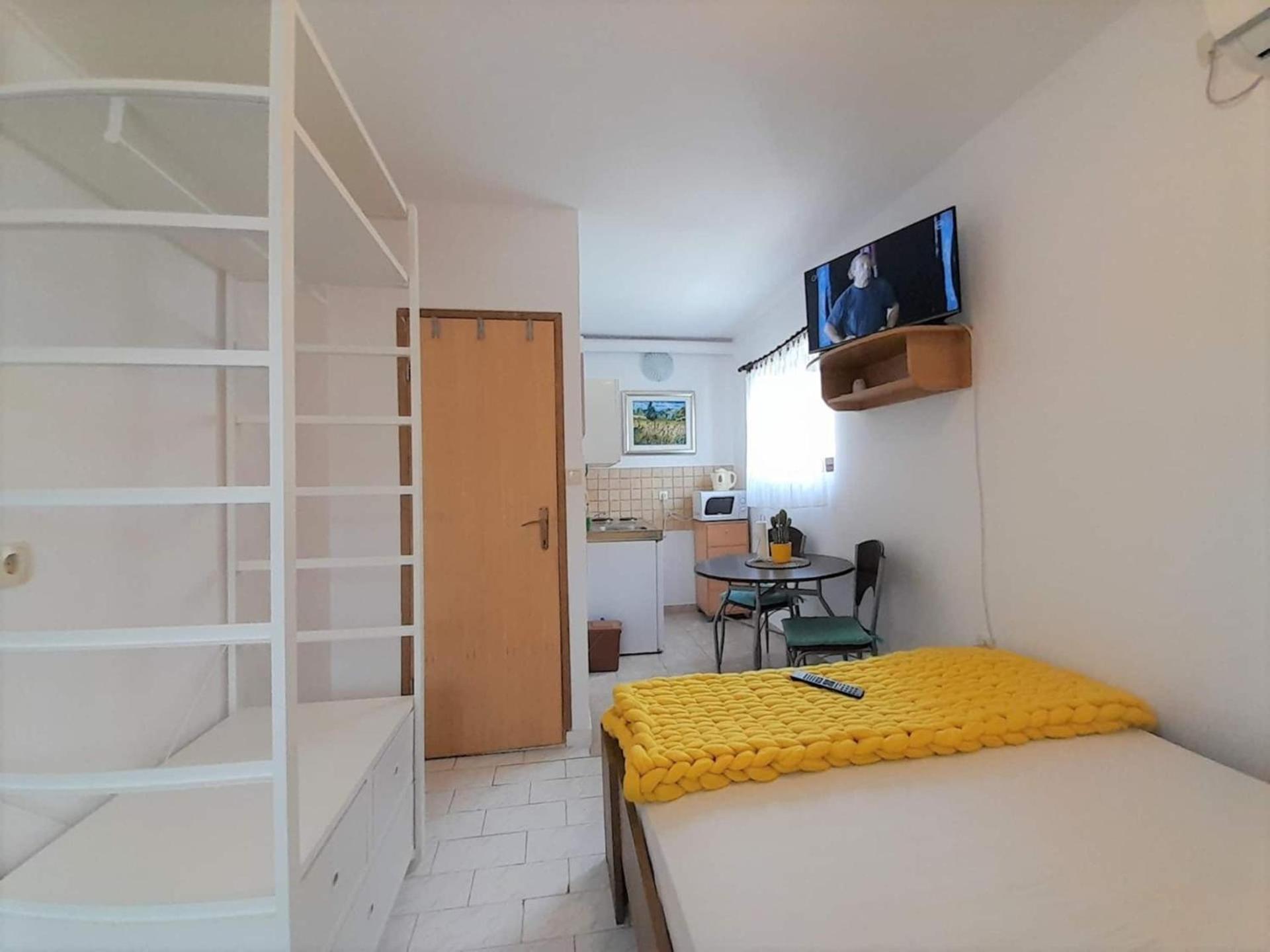 Lovely Studio Malina Close To The Beach Крк Екстер'єр фото