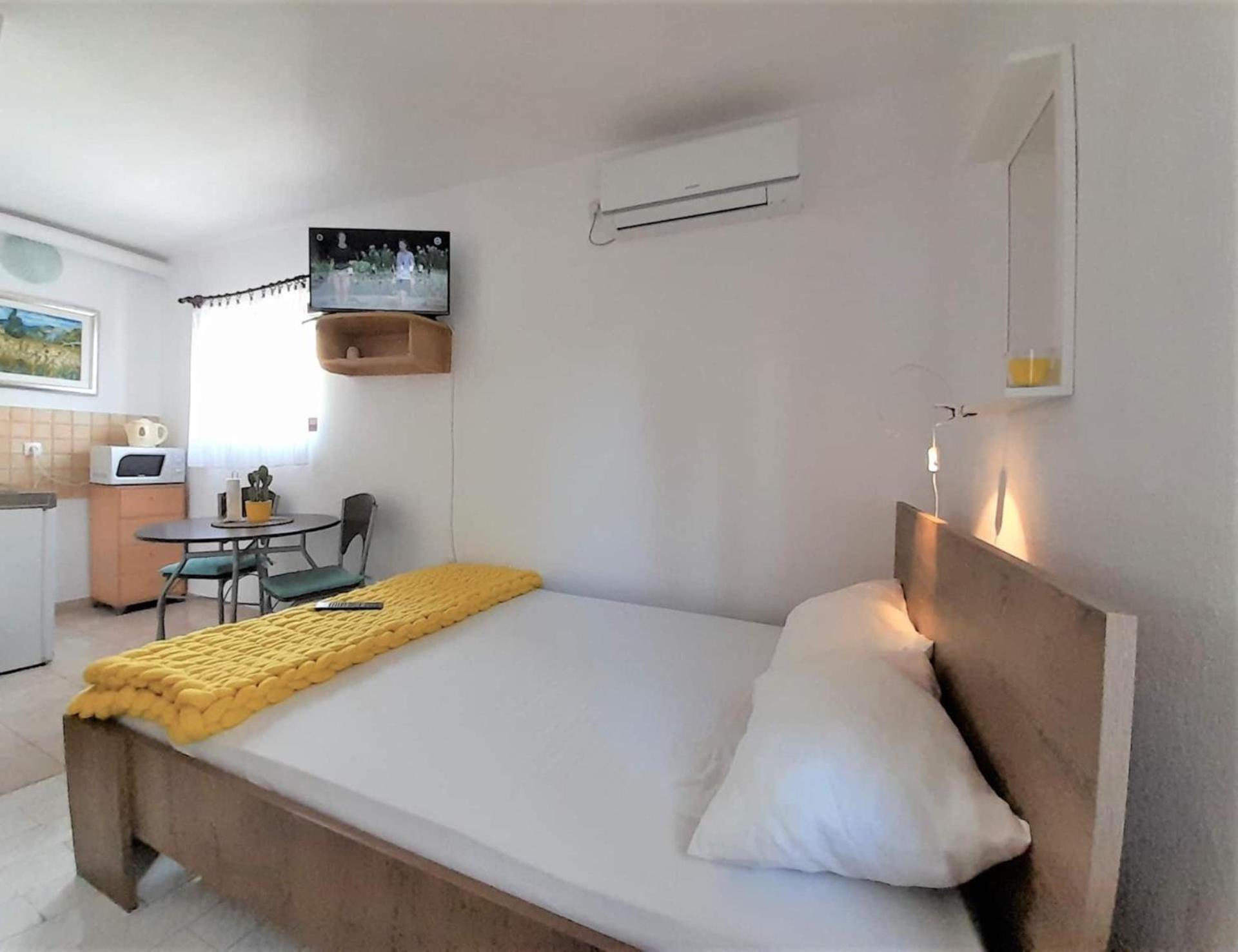 Lovely Studio Malina Close To The Beach Крк Екстер'єр фото